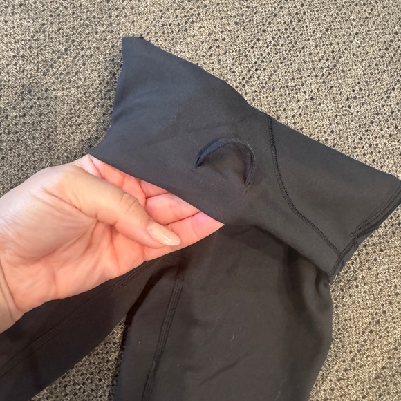 Lululemon black leggings size 00 - Picture 5 of 5